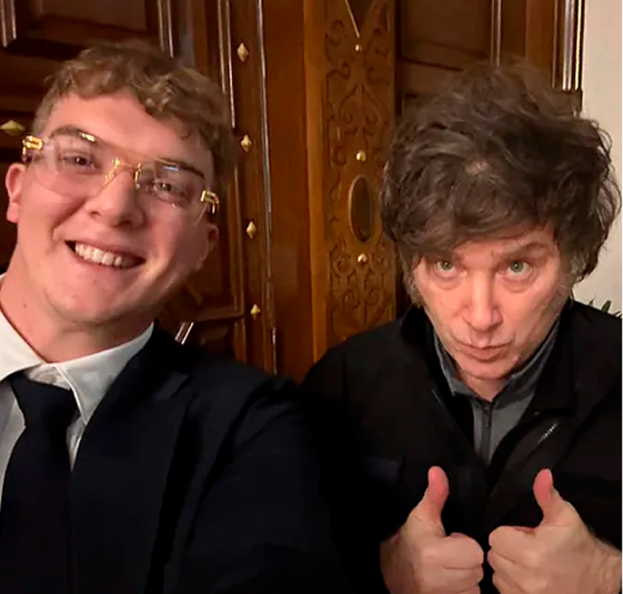 Milei hablando en conferencia